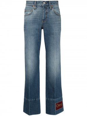 Расклешенные джинсы с нашивкой-логотипом Gucci. Цвет: синий